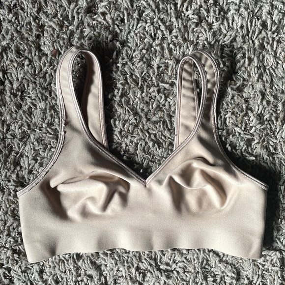 Bundle of 4 Bralettes (size small) - Picture 4 of 7